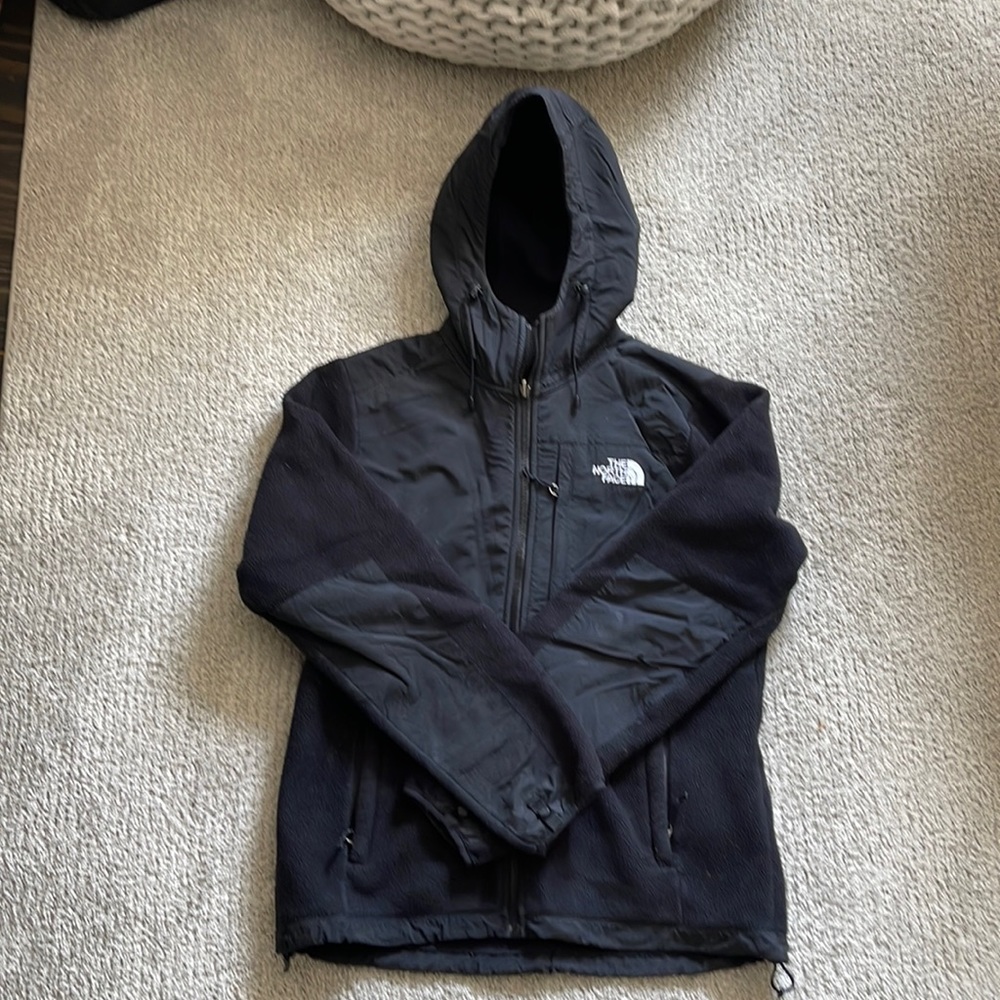 Black north face jacket w/fleece